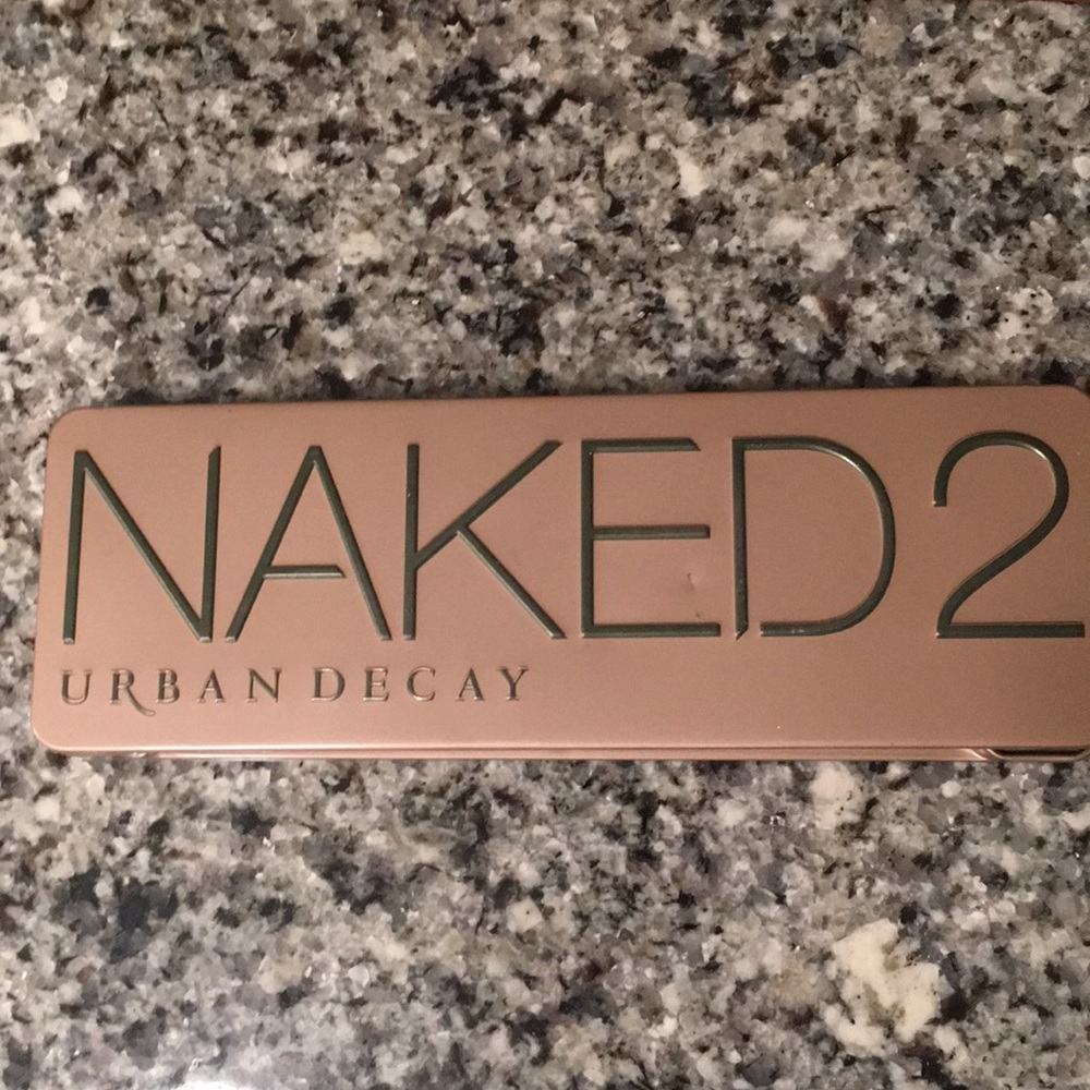 Urban Decay Naked 2 eyeshadow palette